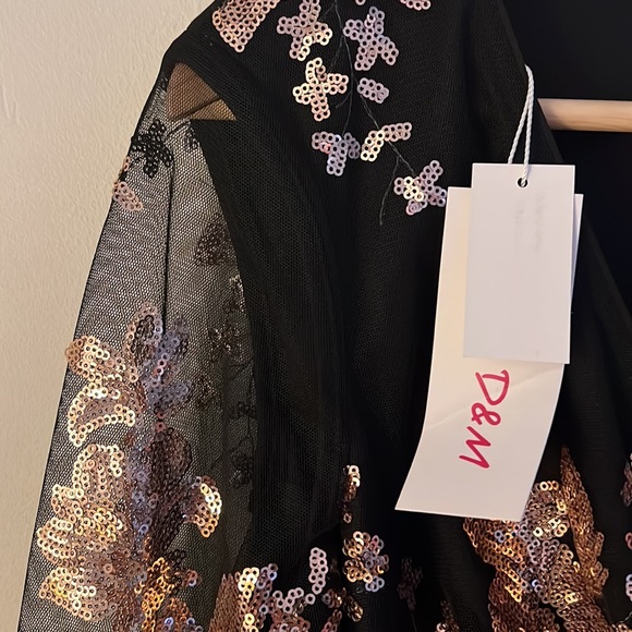 NWT Surplice Neck Sheer Mesh Sleeve Floral Sequin Dress 🤩🤩 - Picture 6 of 7
